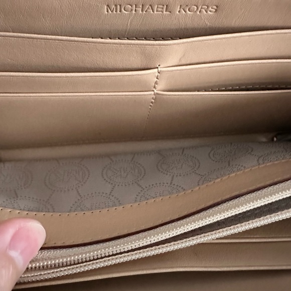 Michael Kors long Wallet - Picture 10 of 14